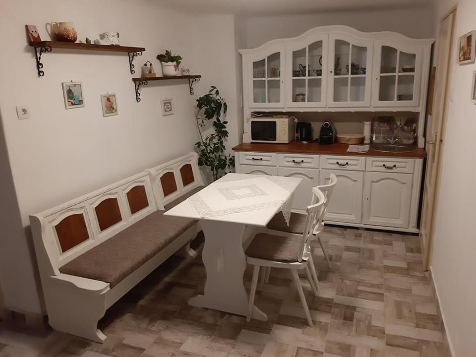 MosonmagyaróvárEdina Vintage Vendeghazアパートメント エクステリア 写真